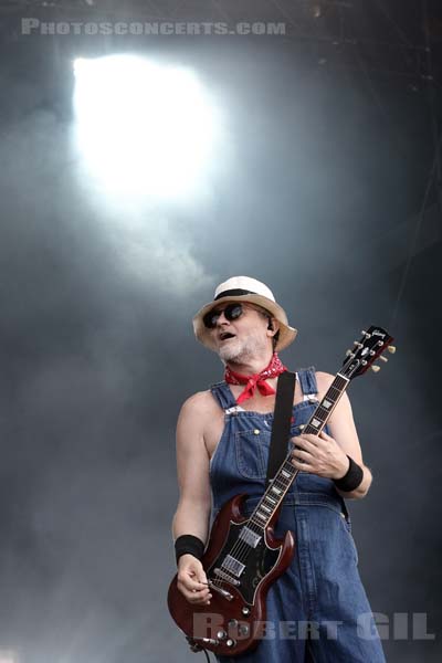 TURBONEGRO - 2018-06-16 - BRETIGNY-SUR-ORGE - Base Aerienne 217 - Main Stage - 